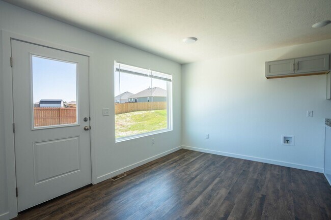 Building Photo - Brand new 4 bedroom home - Bolivar, MO