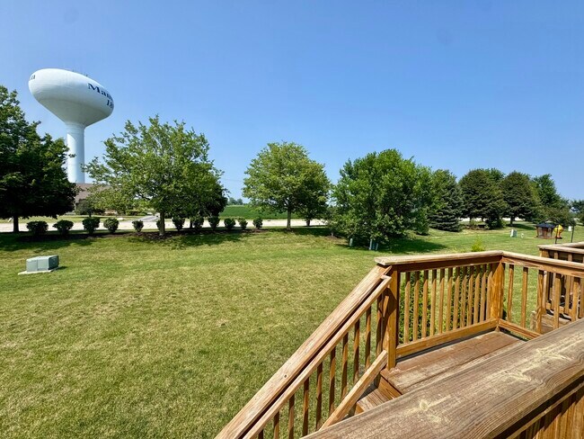 Building Photo - 15036 W Cyrus Dr