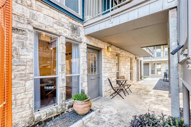 Building Photo - 2526 Durwood St