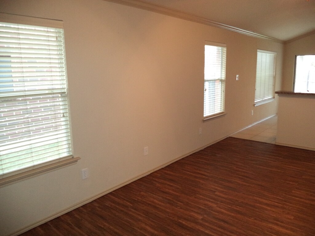 Building Photo - 2121 Ingrid Ln