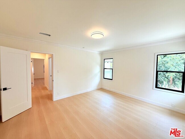 Building Photo - 6132 Whitsett Ave
