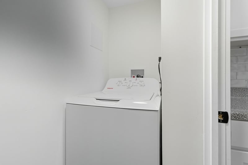 Building Photo - 2445 Harriet Ave