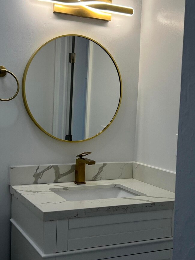 Building Photo - 2110 Sherwood Forest Blvd