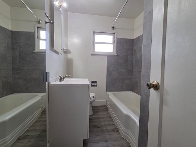 Building Photo - Move-In Ready 2-Bedroom Escondido Charmer!