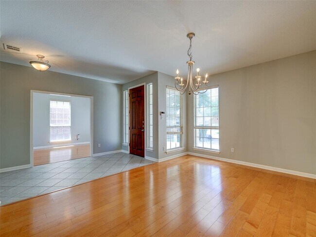Building Photo - 1554 Homewood Cir