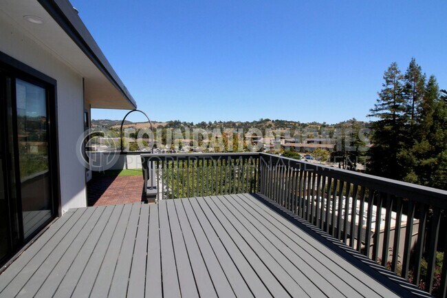 Building Photo - Remodeled Luxury Mill Valley Retreat - FOU...