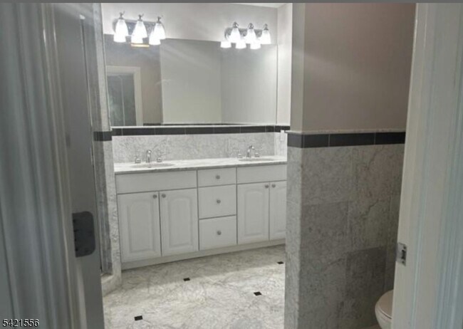 Building Photo - 46 Skymark Ct