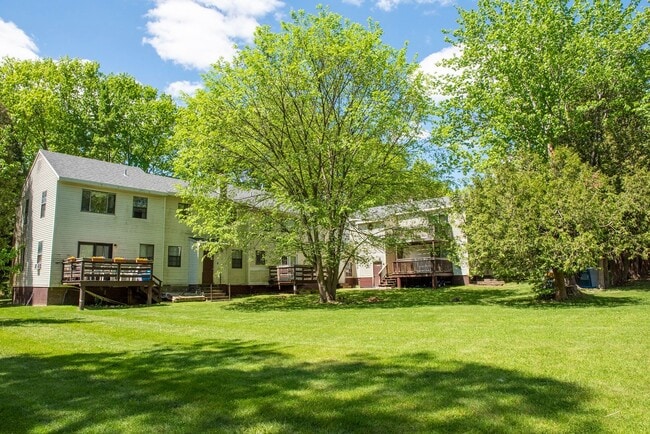 Building Photo - Quaint Affordable Studio in Townhome Community (Can be furnished).  All utilities included!