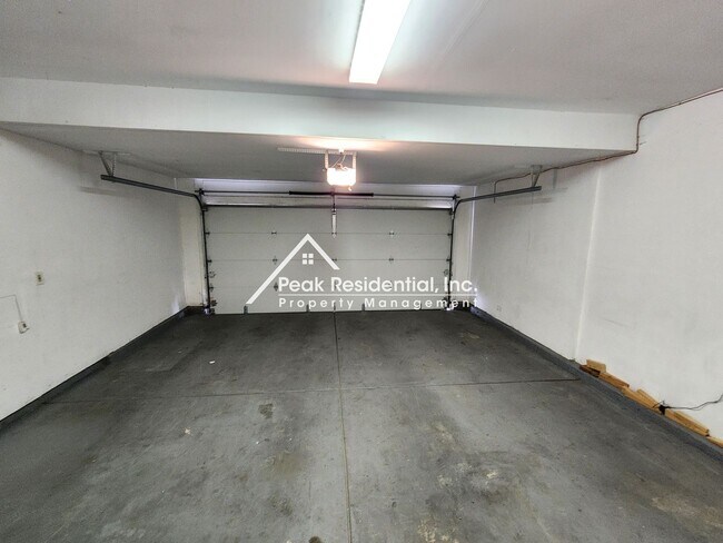 Building Photo - Spacious Stockton 5bd/3ba back up to Elkhorn Golf Club