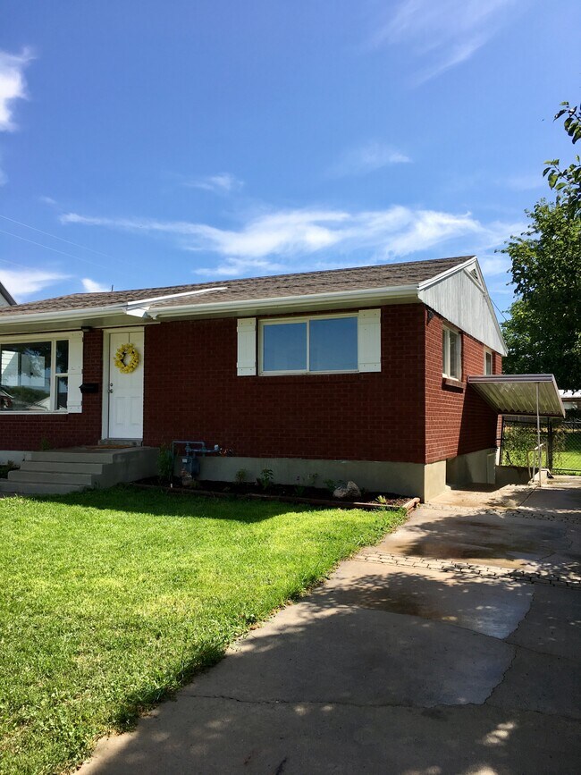 Building Photo - 615 S 200 E