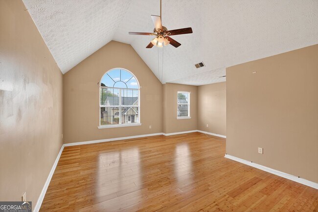 Building Photo - 245 Vaness Dr