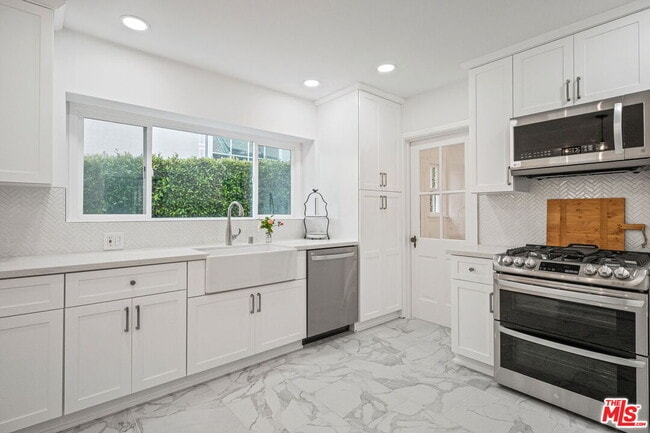 Building Photo - 10527 Le Conte Ave