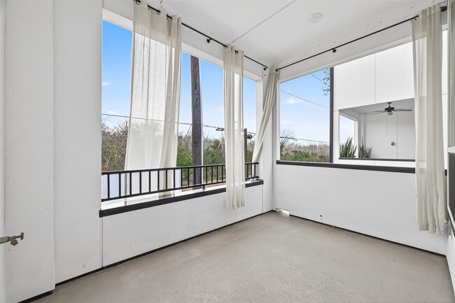 Building Photo - 2712 Grand Fountains Dr