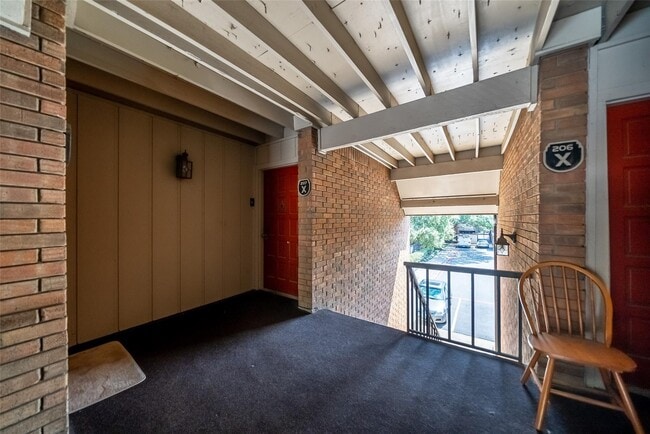 Building Photo - 2800 Escada Dr