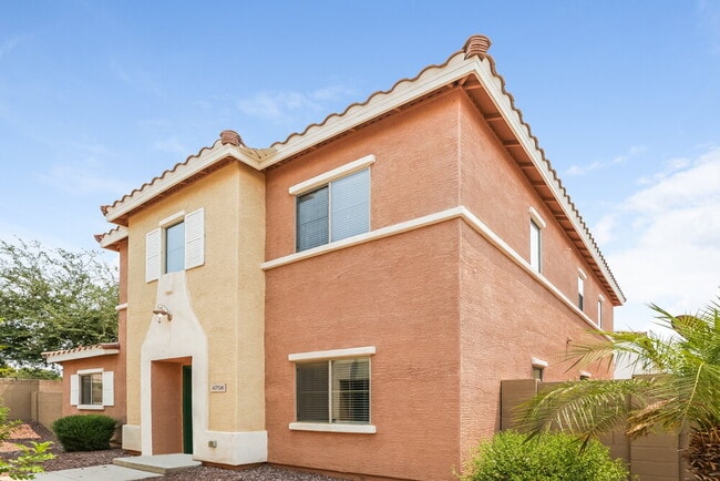 Building Photo - 4758 E Laurel Ave