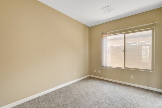 Building Photo - ELEGANT Single Story, 2 Bedroom Home in ANTHEM Gated Community!