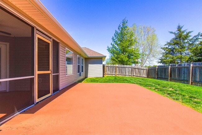 Building Photo - Charming 3 Bedroom/2 Bath in Mill Creek Manor with Spacious Garage