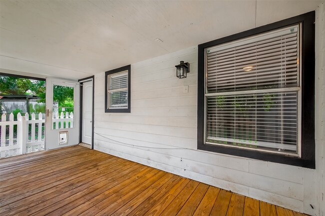 Building Photo - 7021 Oleander Ln