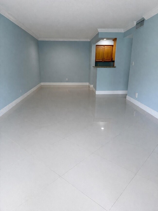 Building Photo - 1515 E Broward Blvd