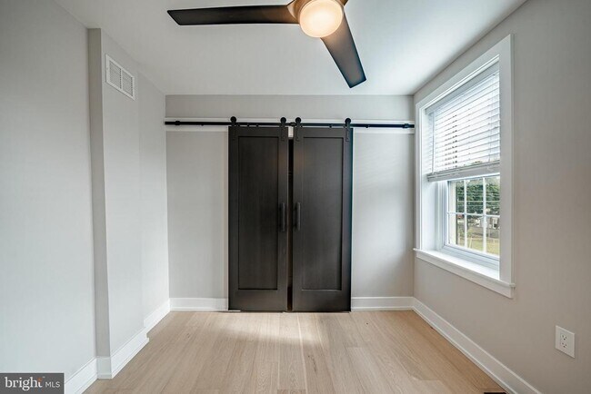 Building Photo - 303 W Washington St