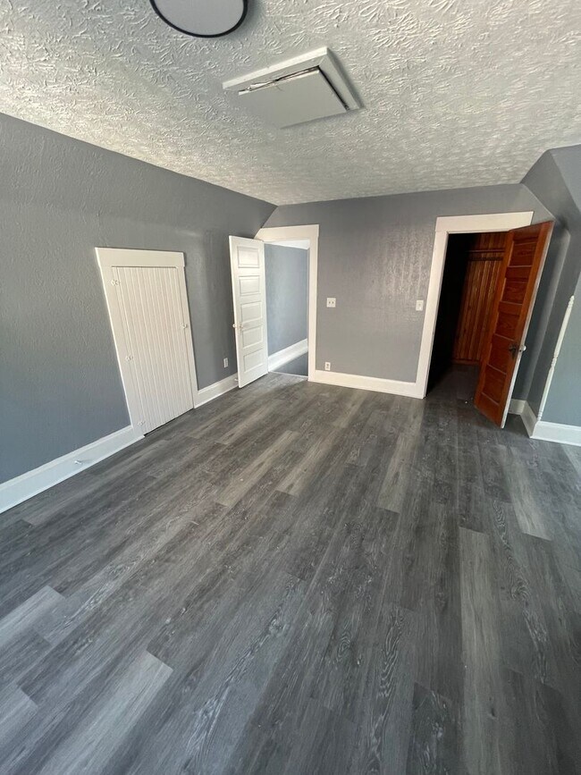 Building Photo - SECTION 8 and EDEN Accepted! Newly renovat...