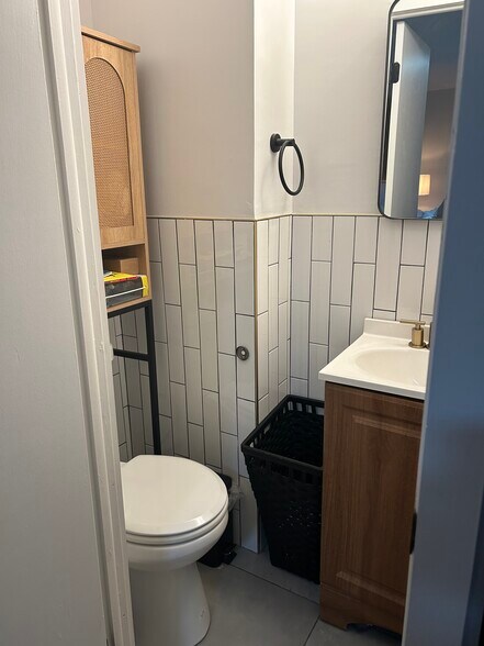 Building Photo - 229 E 237th St