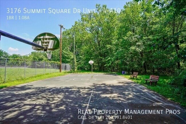 Building Photo - 3176 Summit Square Dr