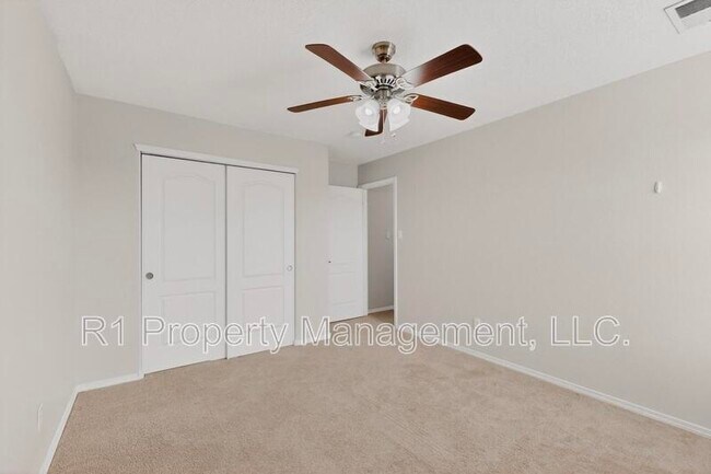 Building Photo - 2713 Violeta Cir SE