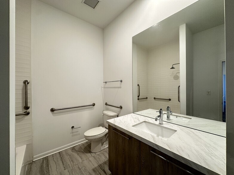 Building Photo - 2550 S Wabash Ave