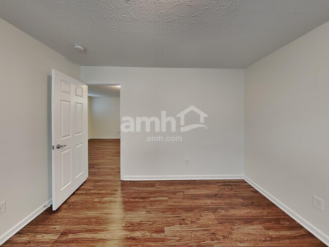 Building Photo - 1273 Greenbriar Way