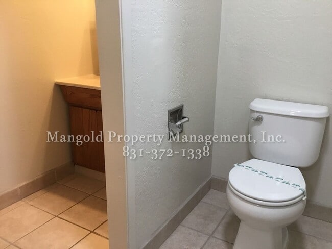 Building Photo - Comfortable 3-Bed, 2-Bath Home with Spacio...