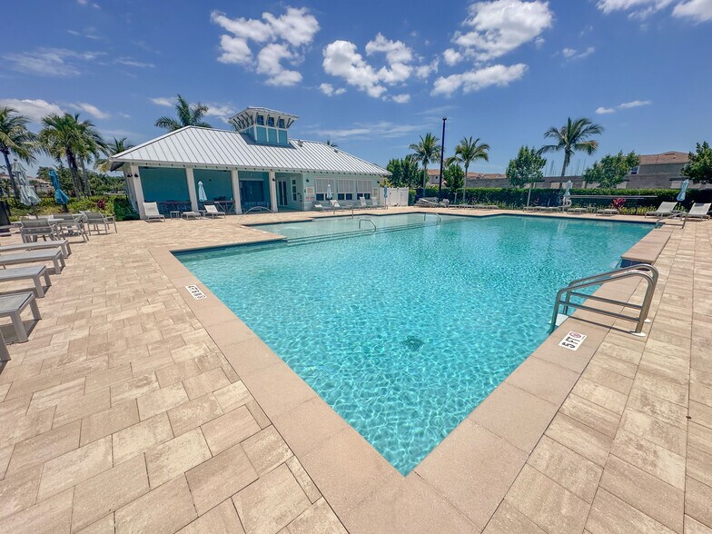 Building Photo - 4551 Arboretum Cir