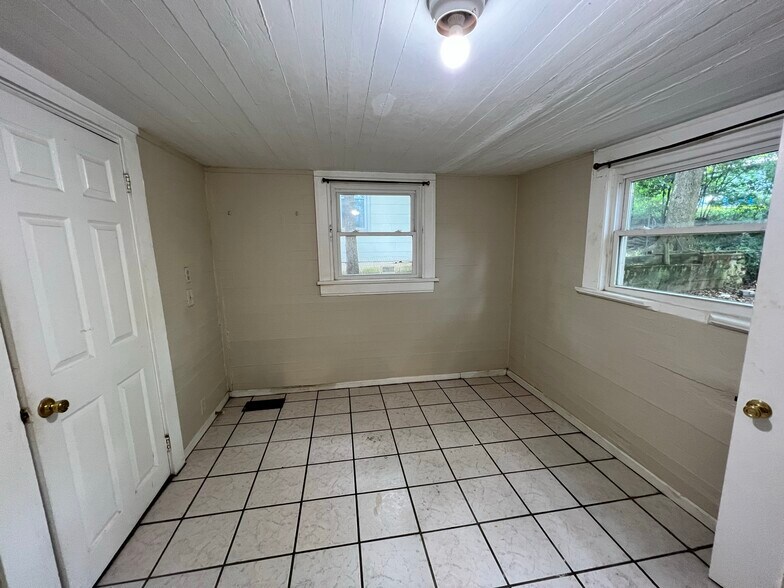 Building Photo - 1080 Curran St NW