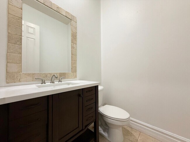 Building Photo - 5/BD 2.5/BA Spacious Home with Casita, RV ...