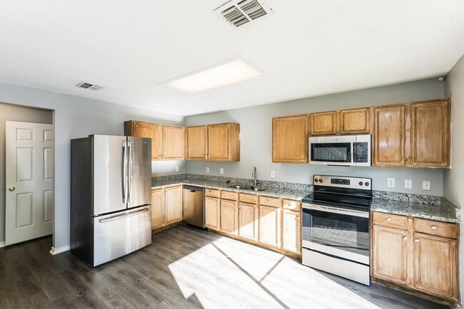 Building Photo - 320 Capricorn St