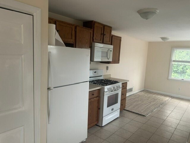 Building Photo - 28 Farragut St