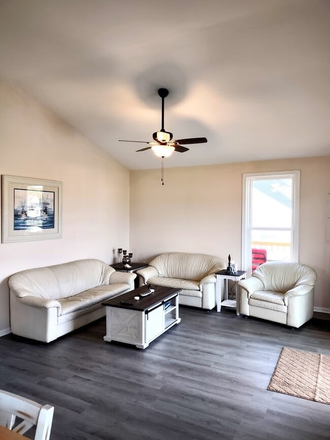 Building Photo - 2694 Jolly Rodger Dr