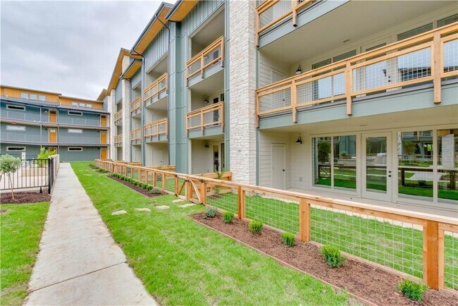 Building Photo - 4704 Sunset Trail