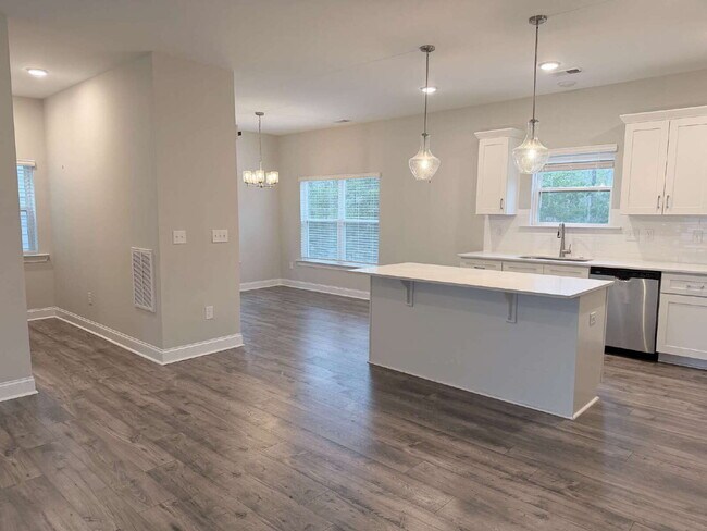 Building Photo - Like-New 3BR Townhome with Finished Bonus Level & 2-Car Garage - North Asheville