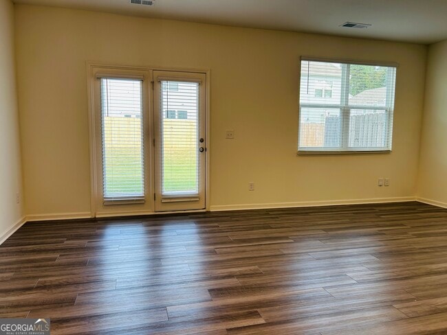 Building Photo - 403 Kings Cross Wy