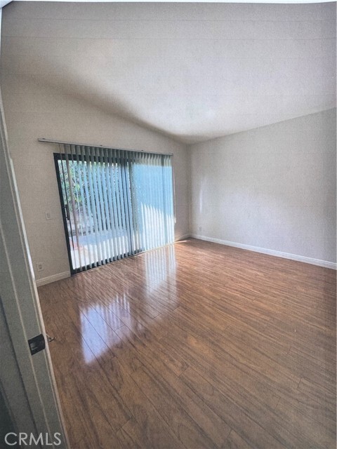 Building Photo - 7 Flaxwood