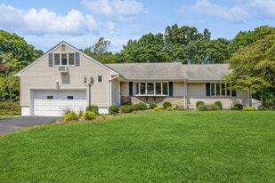 Building Photo - 558 Baylor Ave