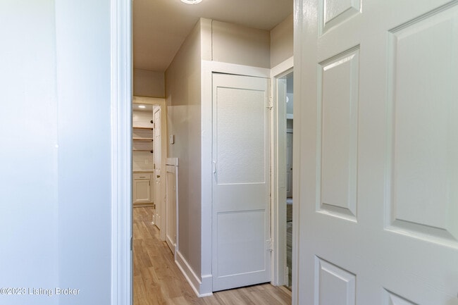 Building Photo - 1886 S Bardstown Rd