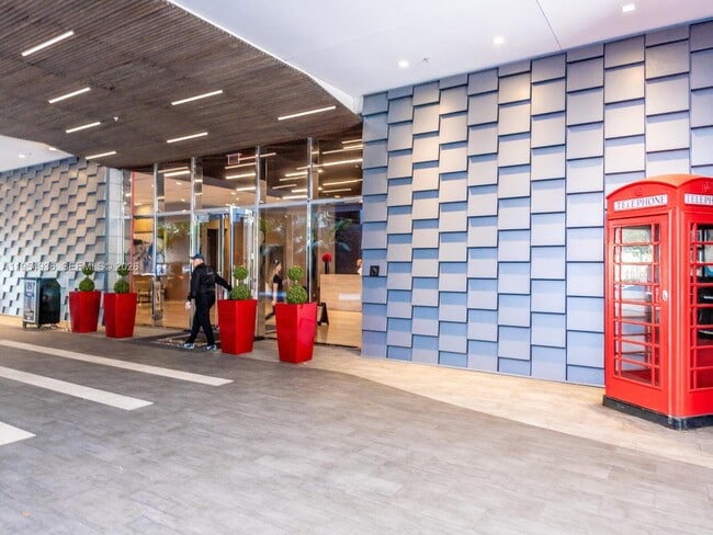 Building Photo - 1080 Brickell Ave