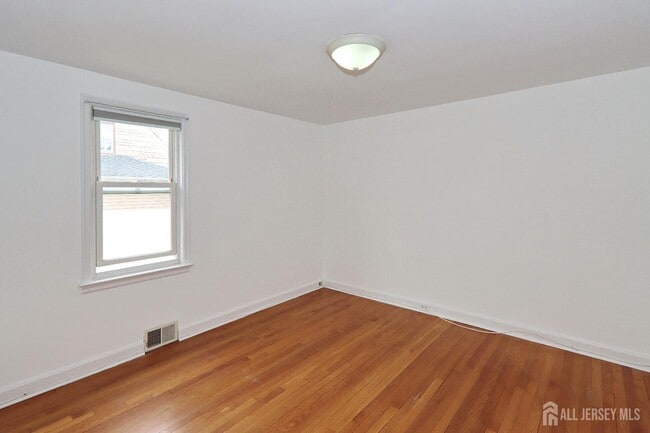 Building Photo - 2 Mohawk Dr