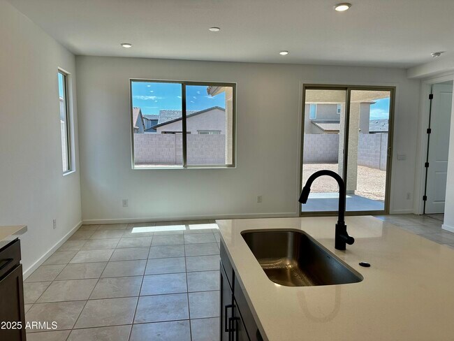 Building Photo - 25253 W Hidalgo Ave