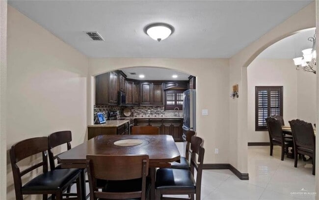 Building Photo - 13 Marla Dr