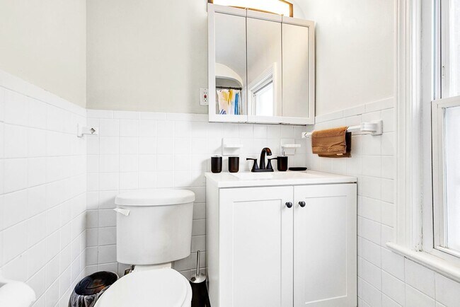 Building Photo - 3 BED 1 BATH SINGLE FAMILY HOME IN BEAUTIFUL SOUTH EUCLID