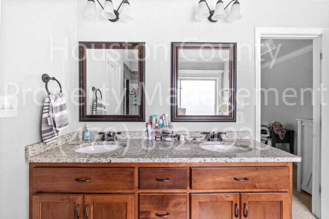 Building Photo - "Charming 3-Bedroom Home with 2 Full Baths...