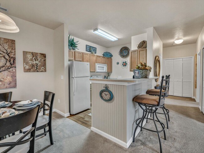 Building Photo - Castle Schools*********Large 2 Bedroom 2 Bath**********Newburgh Indiana Living